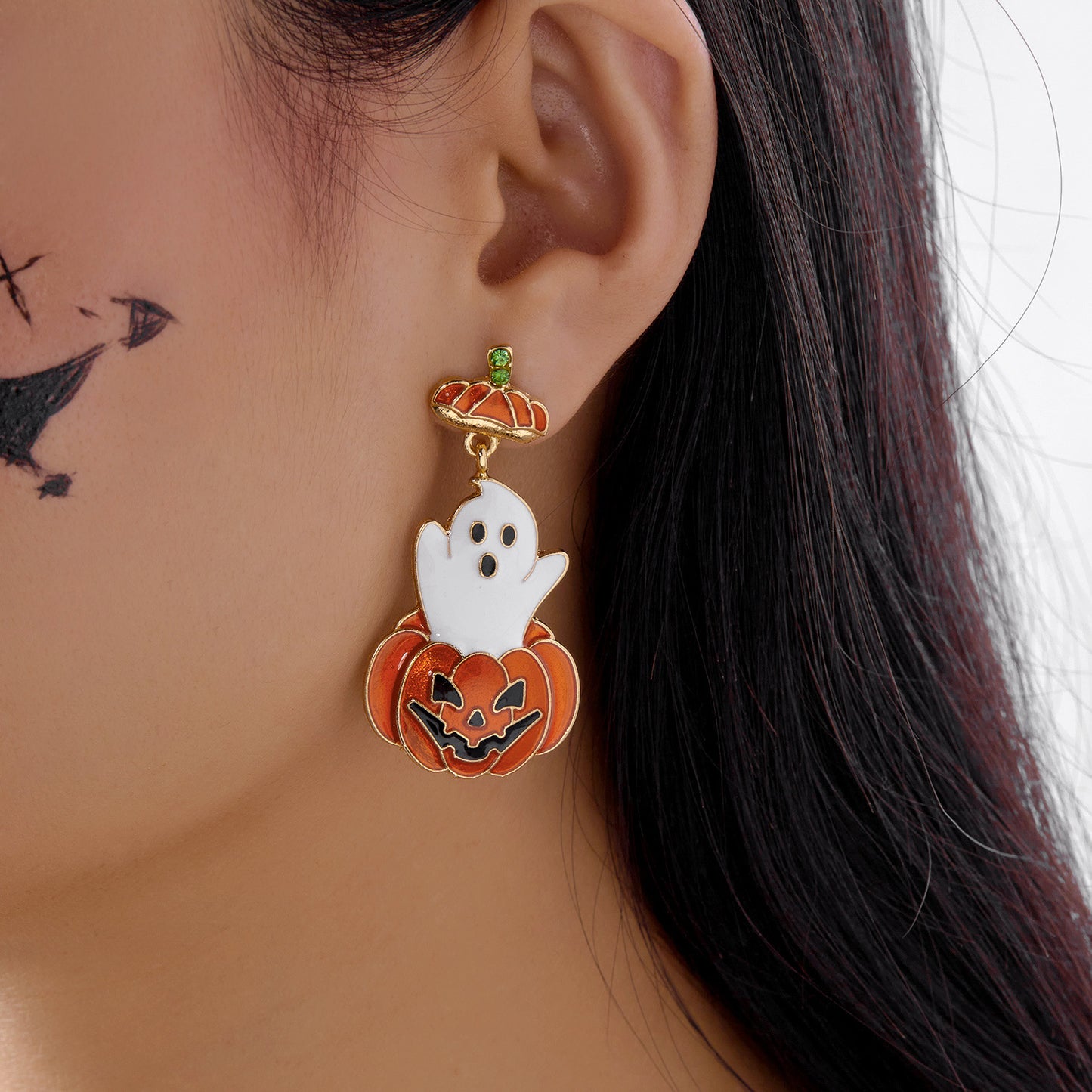 Pendientes de aro bonitos con diseño de calabaza para Halloween, para mujer, con cuerpo de aleación y acabado esmaltado