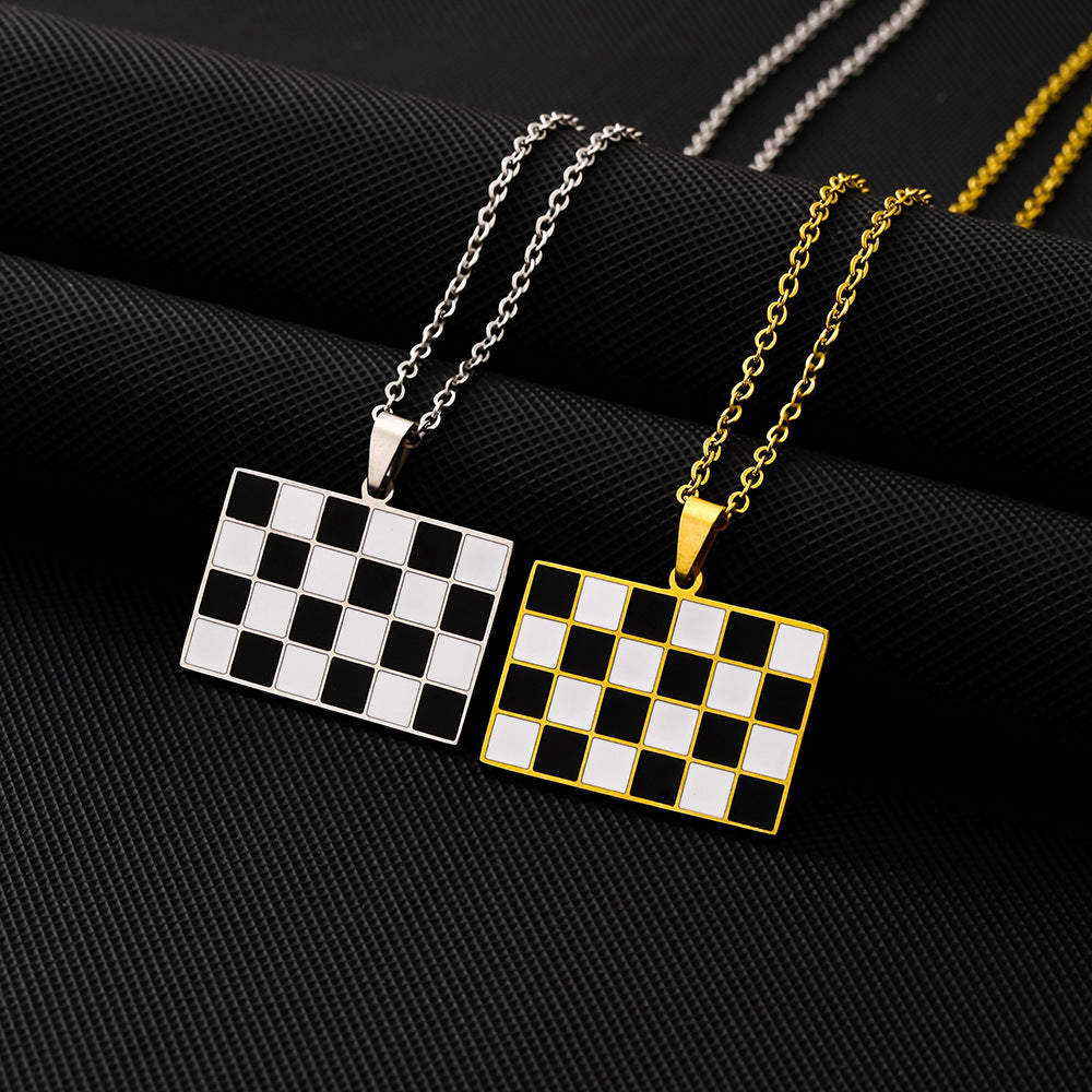 Elegante Collana con Ciondolo a Bandiera da Corsa Geometrica Smaltata in Acciaio Inossidabile e Acciaio al Titanio con Catena a O per Uomo e Donna