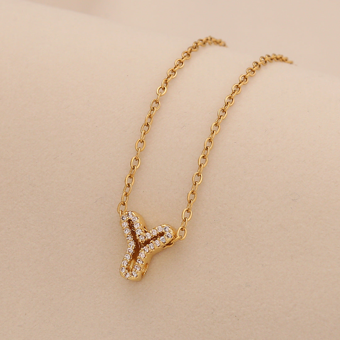 Minimalist Letter-Shaped Stainless Steel Pendant Necklace for Women with Versatile Clavicle Design