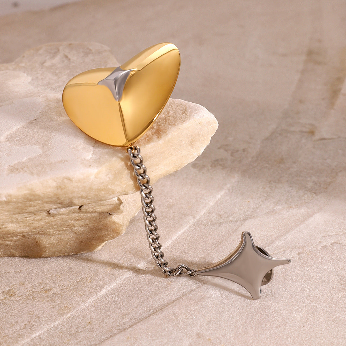 Elegante Broche de Acero Inoxidable con Forma de Corazón y Acabado Bañado para Mujer, Accesorio de Moda con Diseño Geométrico