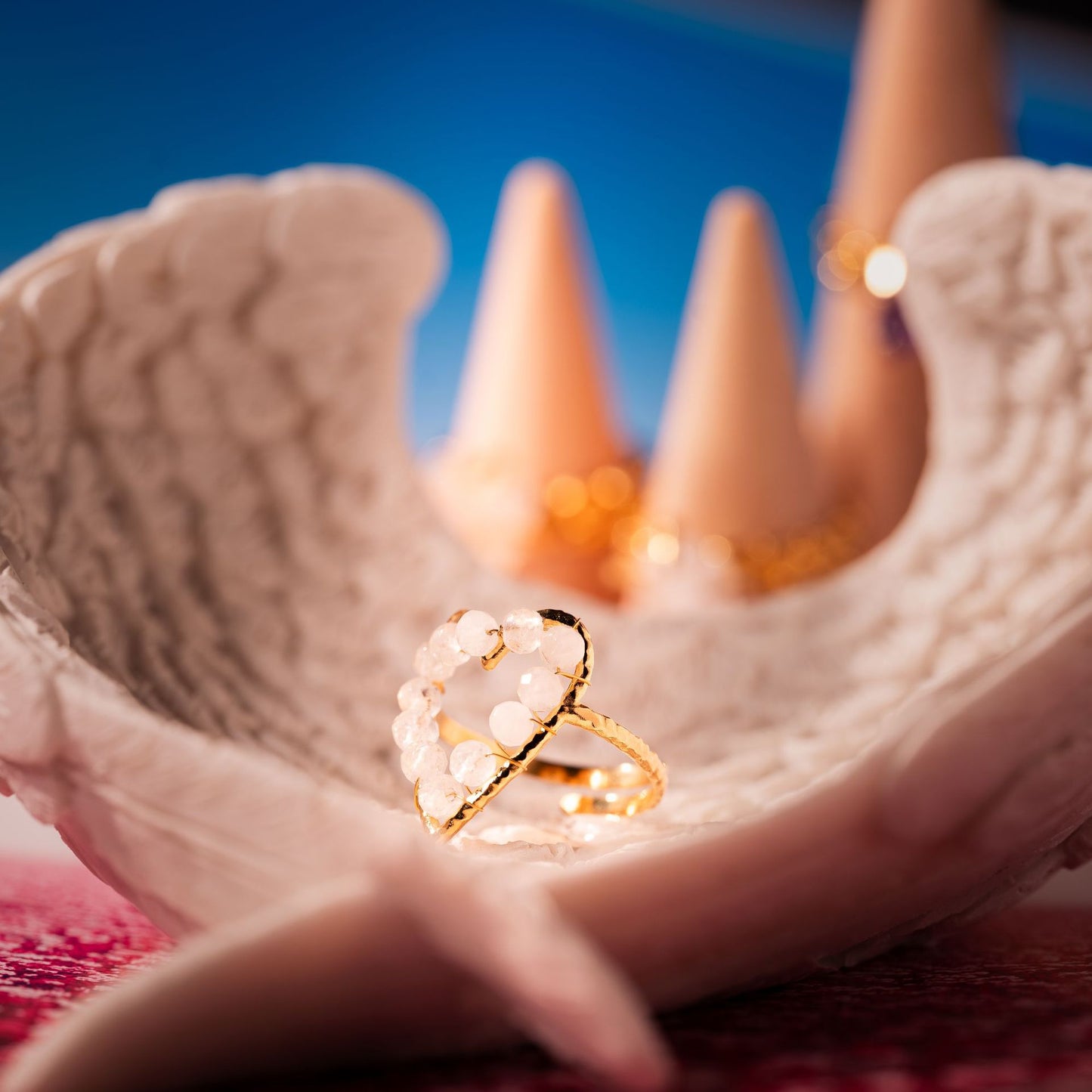 Anello Minimalista a Cuore in Acciaio Inox con Placcatura Oro 18K e Intarsio in Pietra Naturale da Donna
