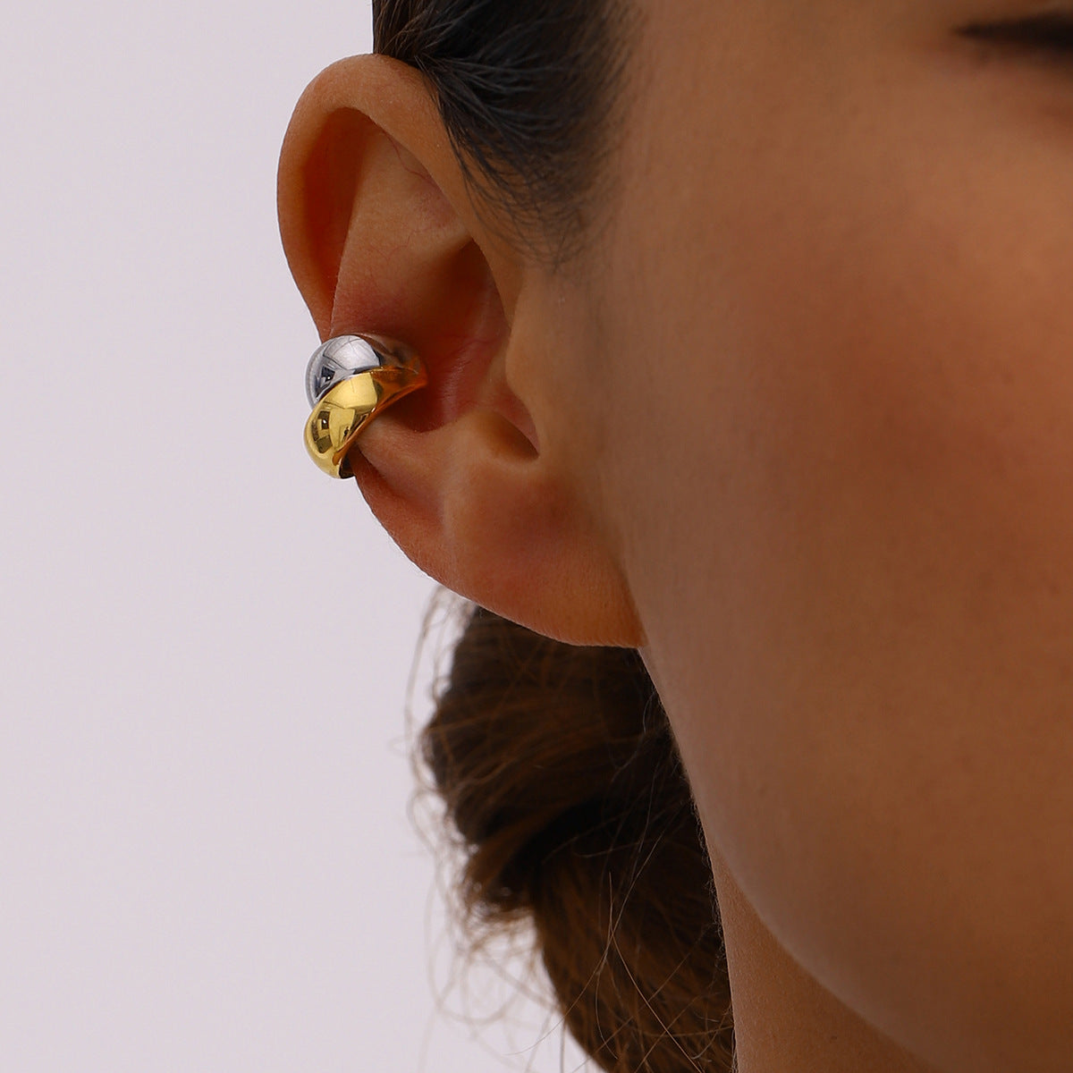 Orecchini a Clip da Donna a Forma di U Geometrici Placcati in Acciaio Inossidabile con Dettaglio ad Anello e Stile Moderno Minimalista