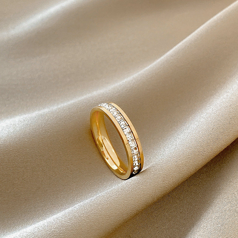Anello Minimalista Geometrico in Acciaio al Titanio con Zirconi per Uomo e Donna, Anello di Moda Placcato Sottovuoto