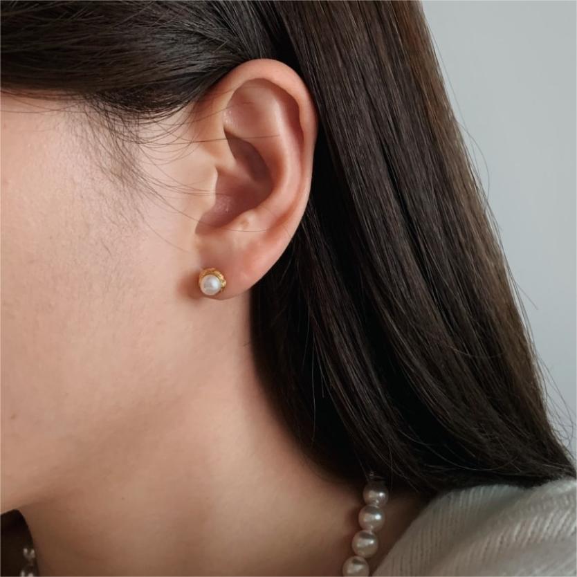 Minimalist Korean-Style Asymmetrical Pearl Stud Earrings in 925 Sterling Silver with Geometric Beveled Cubic Design