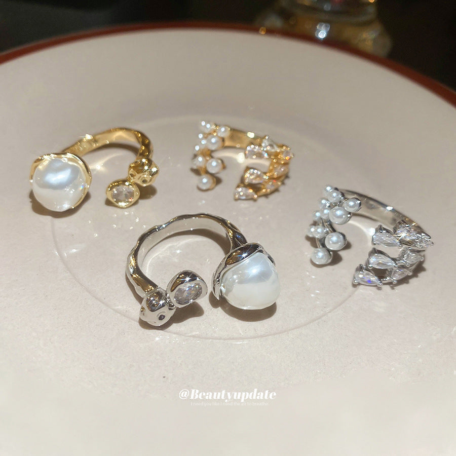 Anello da donna elegante in stile vintage francese con perle imitate a forma geometrica e zirconi intarsiati