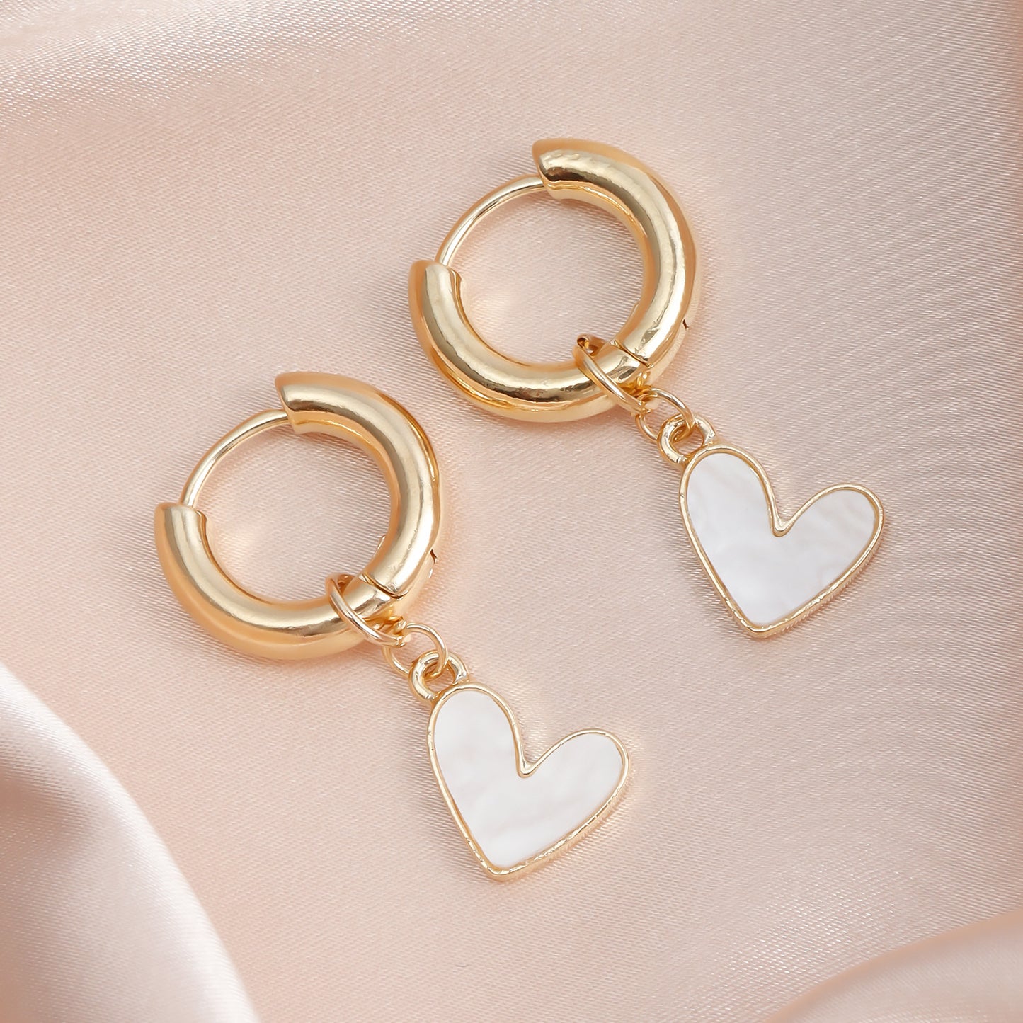 Minimalist Geometric Heart-Shaped Mother-of-Pearl Pendant Hoop Earrings for Women with Plated Metal Finish