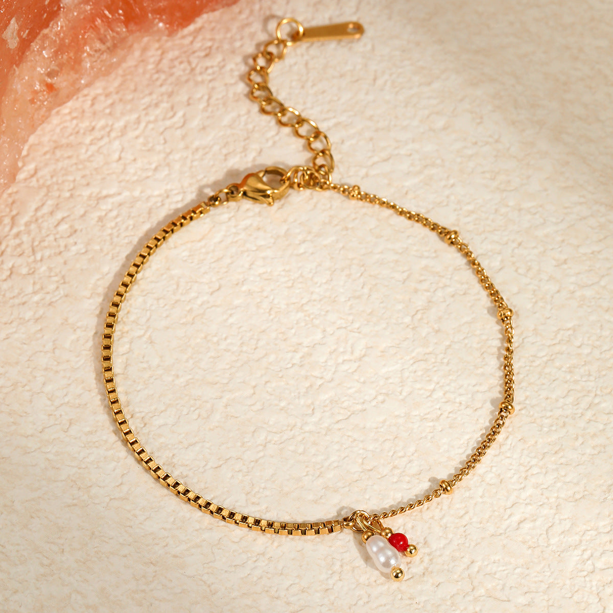 Braccialetto Minimalista Geometrico in Acciaio Inossidabile con Placcatura in Oro 18K e Dettagli in Pietre Naturali e Perle