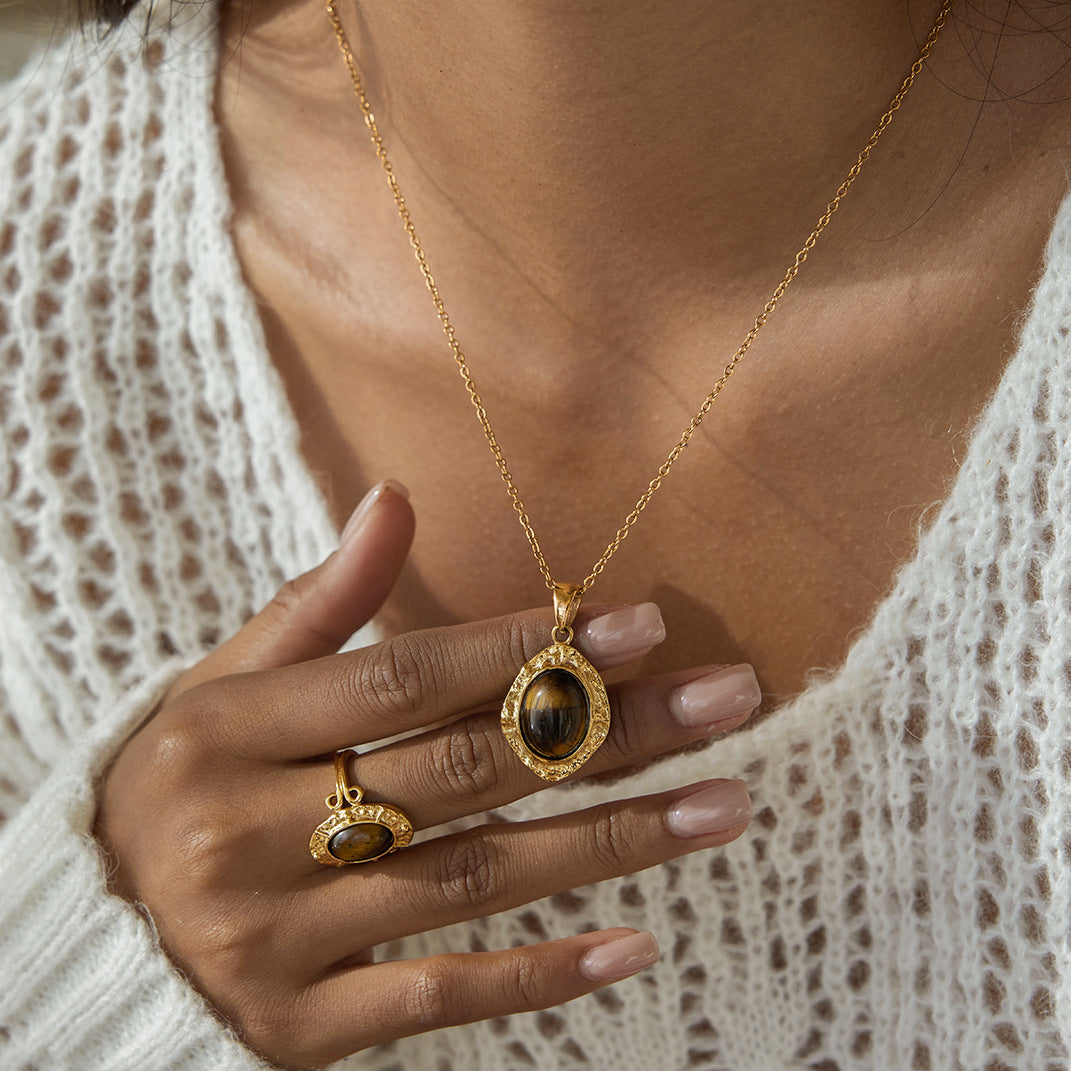 Set di orecchini e anello minimalista con stella geometrica, luna, nuvola e universo in acciaio al titanio galvanizzato da donna