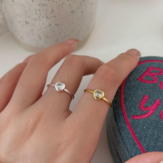Anello Minimalista a Cuore in Argento Sterling 925 con Intarsio di Zirconi da Donna