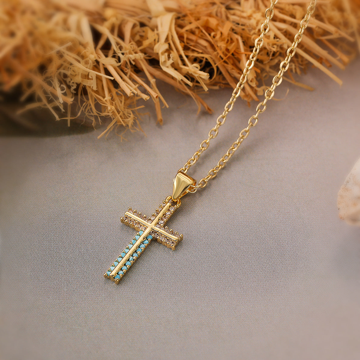 Collana Pendente a Croce Minimalista da Donna in Rame con Placcatura in Oro 18K e Intarsio di Zirconi