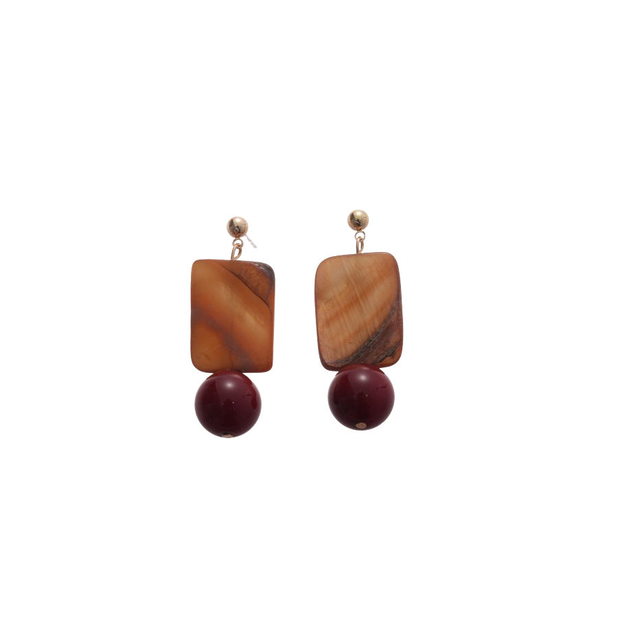 Pendientes colgantes cuadrados con dije de concha de inspiración vintage con cuentas rojas en materiales mixtos bañados en plata para mujer