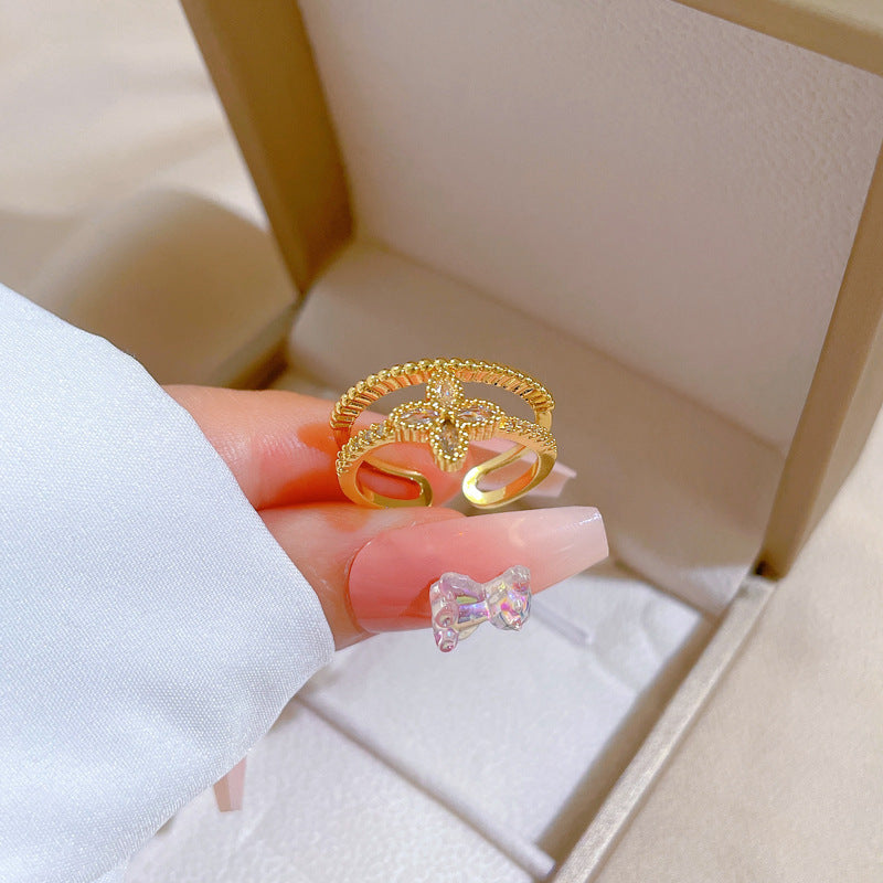 Anello da donna doppio strato placcato oro, lusso minimalista, in ottone con forma a corona, anello da dito impilabile e delicato, dall'estetica neutra