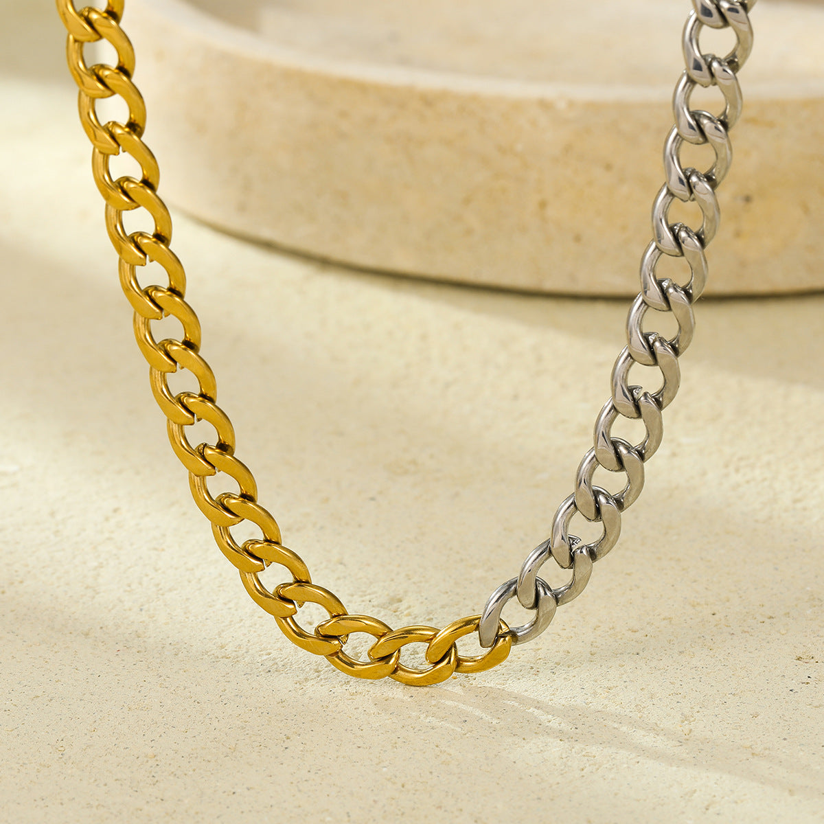 Elegante Collana Cuban Link per Uomini e Donne in Acciaio Inossidabile con Finitura Galvanica, Ipoallergenica e Resistente allo Sbiadimento