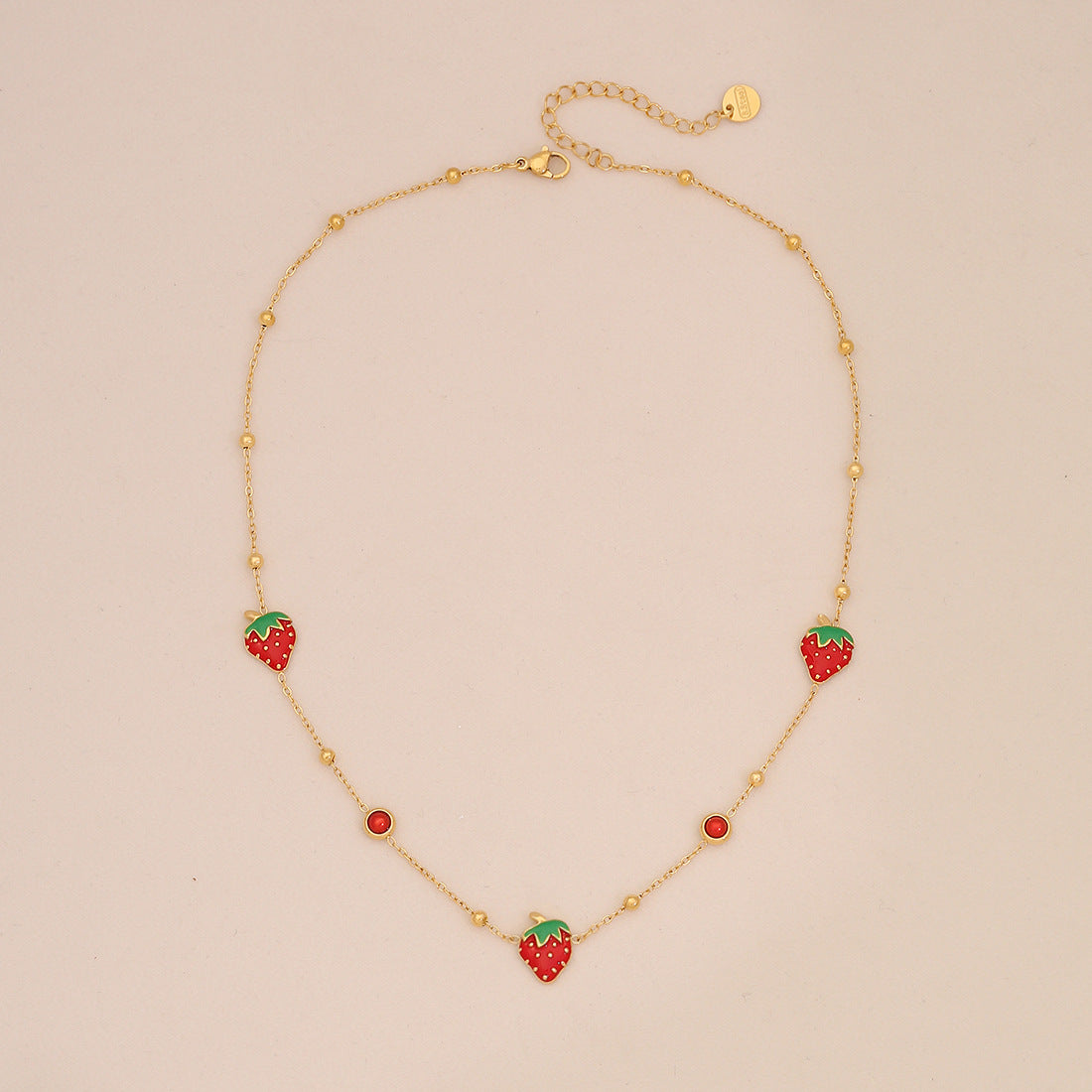 Graziosa collana con ciondolo a fragola da donna in acciaio inossidabile con finitura placcata, stile catena clavicola