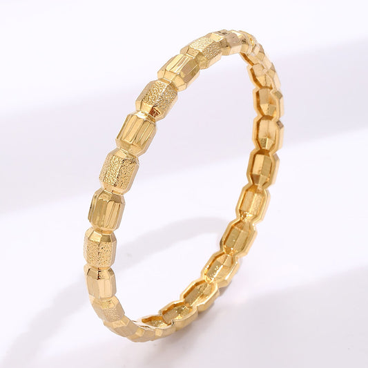 Pulsera geométrica vintage de cobre para mujer con baño de oro y detalles micro pavé