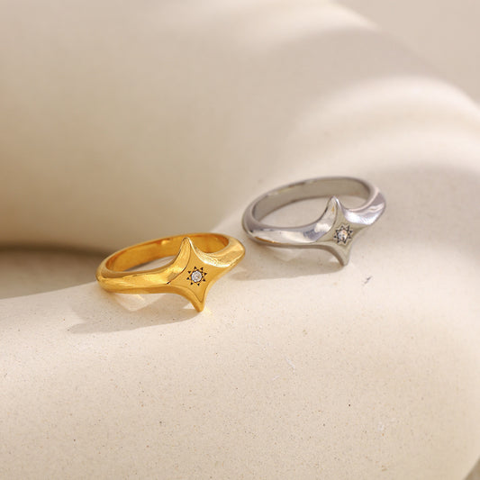 Anello da donna minimalista geometrico in acciaio inossidabile con placcatura in oro 18 carati e strass