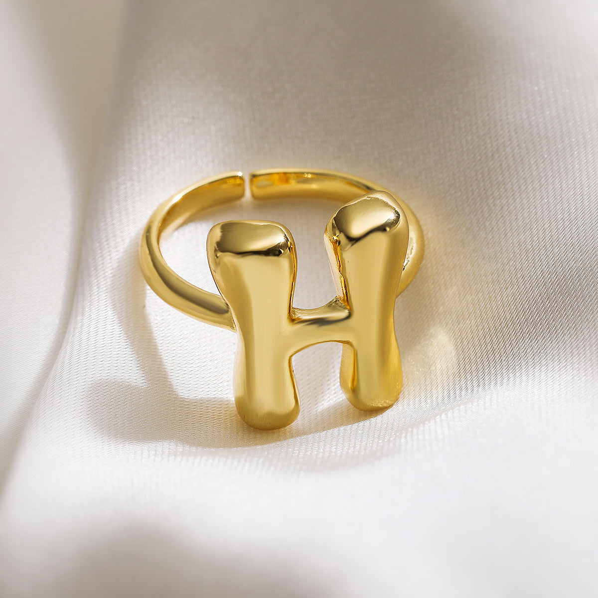Anello da donna minimalista a lettera geometrica in rame placcato oro 18 carati con fascia aperta regolabile