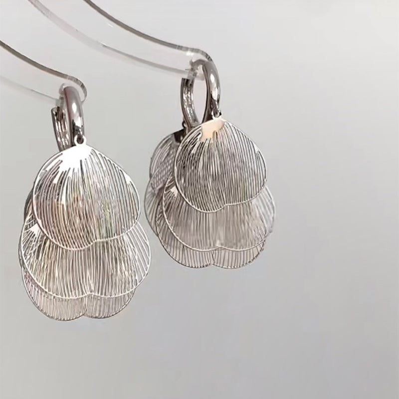 Pendientes de botón minimalistas florales de circonita en cobre chapado con postes de acero inoxidable para mujer