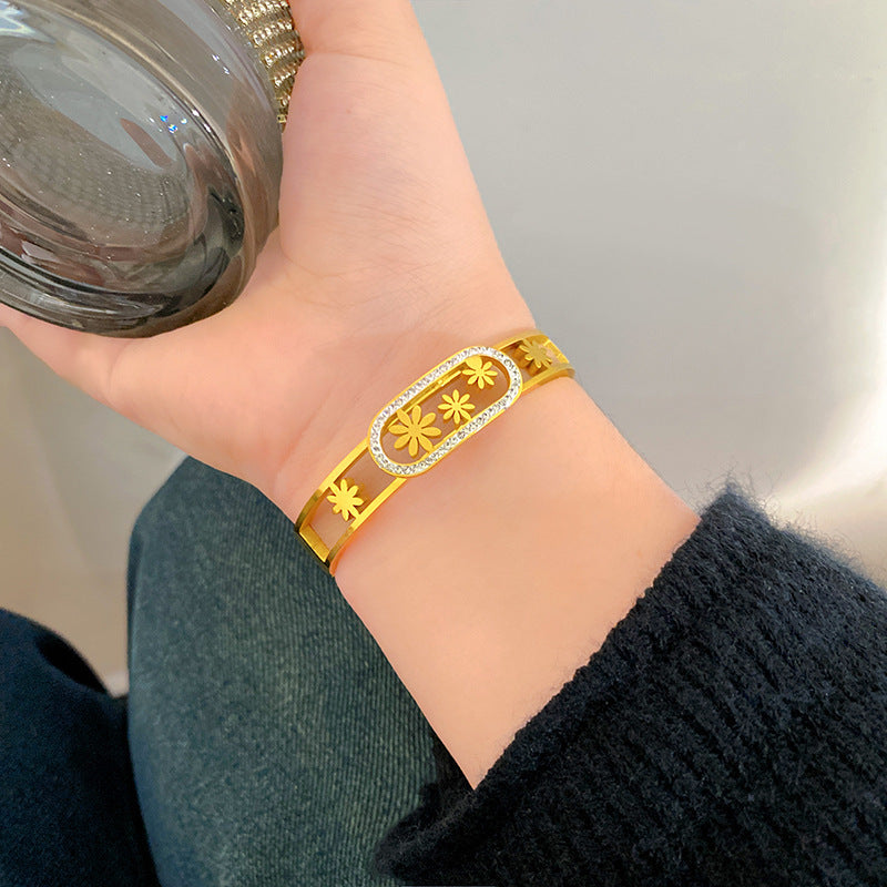 Vintage Micro-Inlaid Cubic Zirconia Daisy Floral Titanium Steel Wide Cuff Bracelet