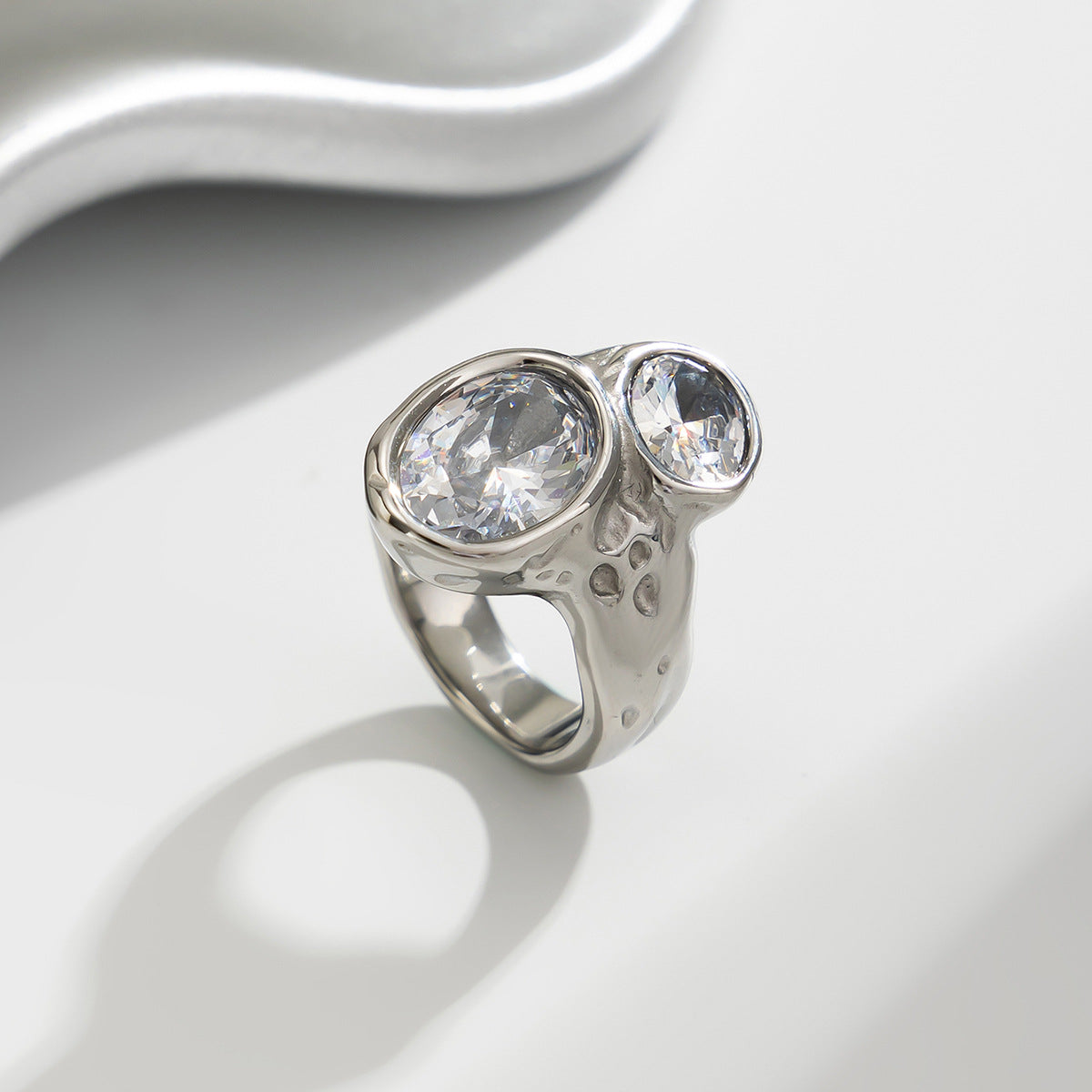Luxury Geometric Round Stainless Steel PVD Plated Cubic Zirconia Ring for Women