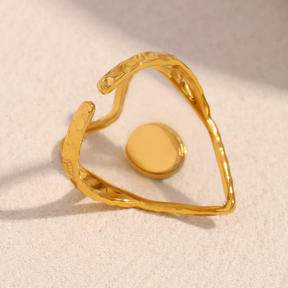 Anello da donna alla moda a forma di cuore in acciaio inossidabile placcato oro 18 carati con accento verde in acrilico trasparente