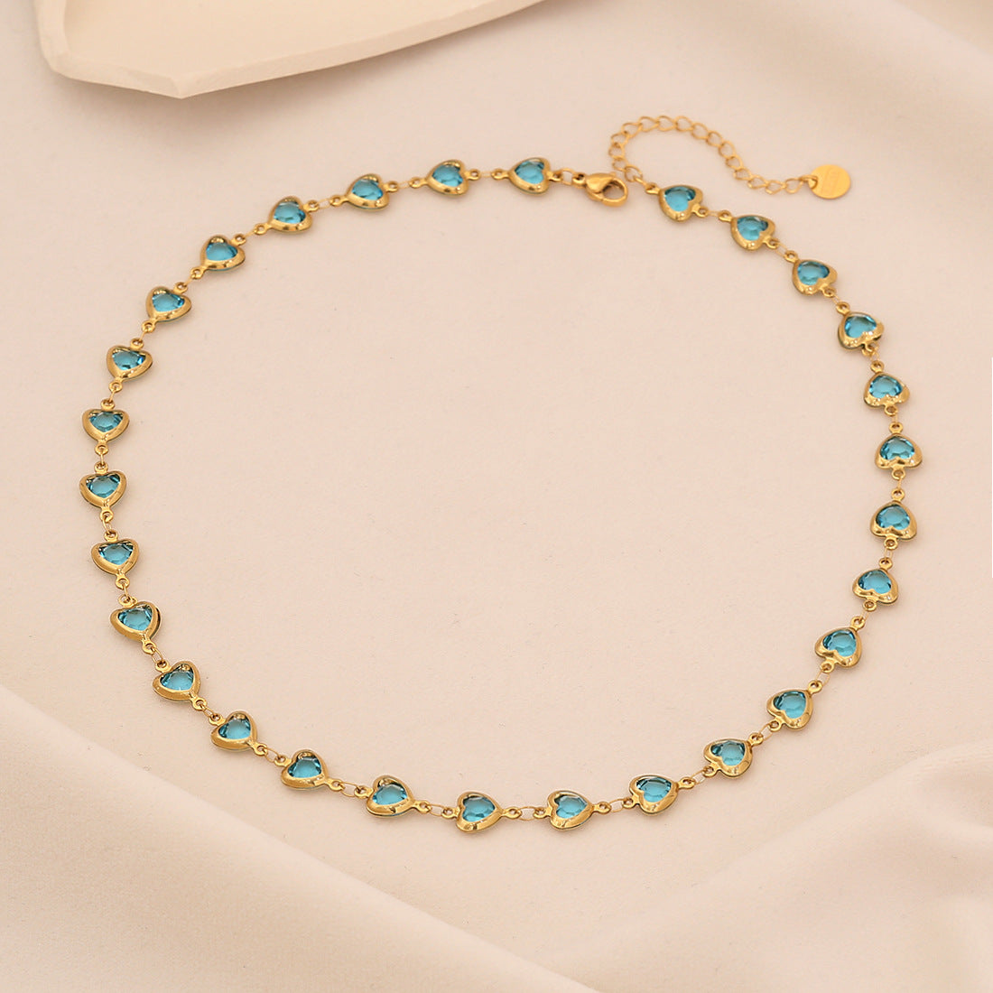 Fashionable OL Style Heart-Shaped Stainless Steel Pendant Necklace with Plated Finish for Women
