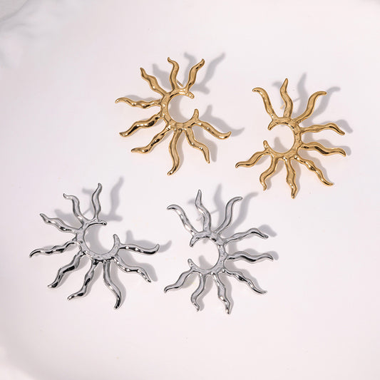 Orecchini da donna in acciaio inossidabile a girasole geometrico con finitura placcata, orecchini a cerchio dallo stile minimalista e naturale con forma irregolare e sensazione di lusso