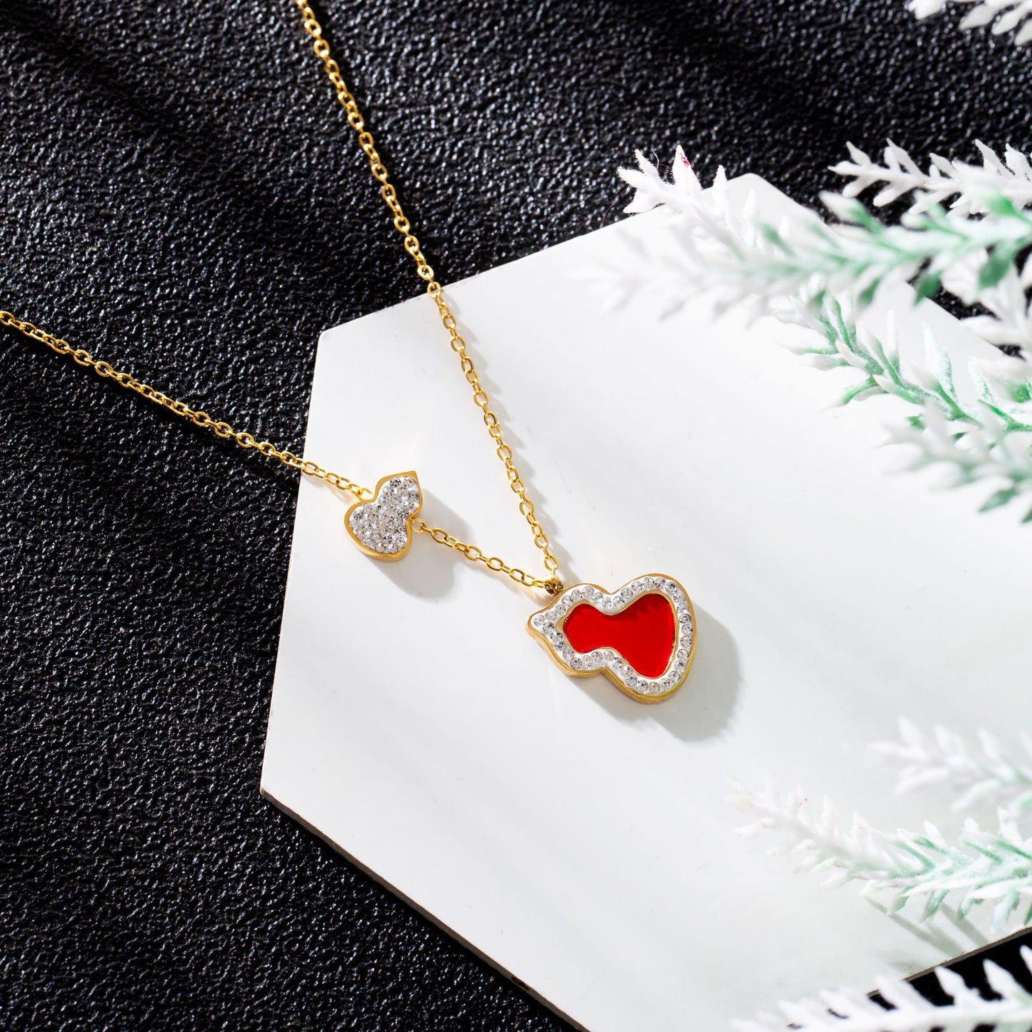 Collana Minimalista da Donna con Ciondolo in Acciaio al Titanio Rosso, Catena a O e Ciondolo Geometrico Ellittico
