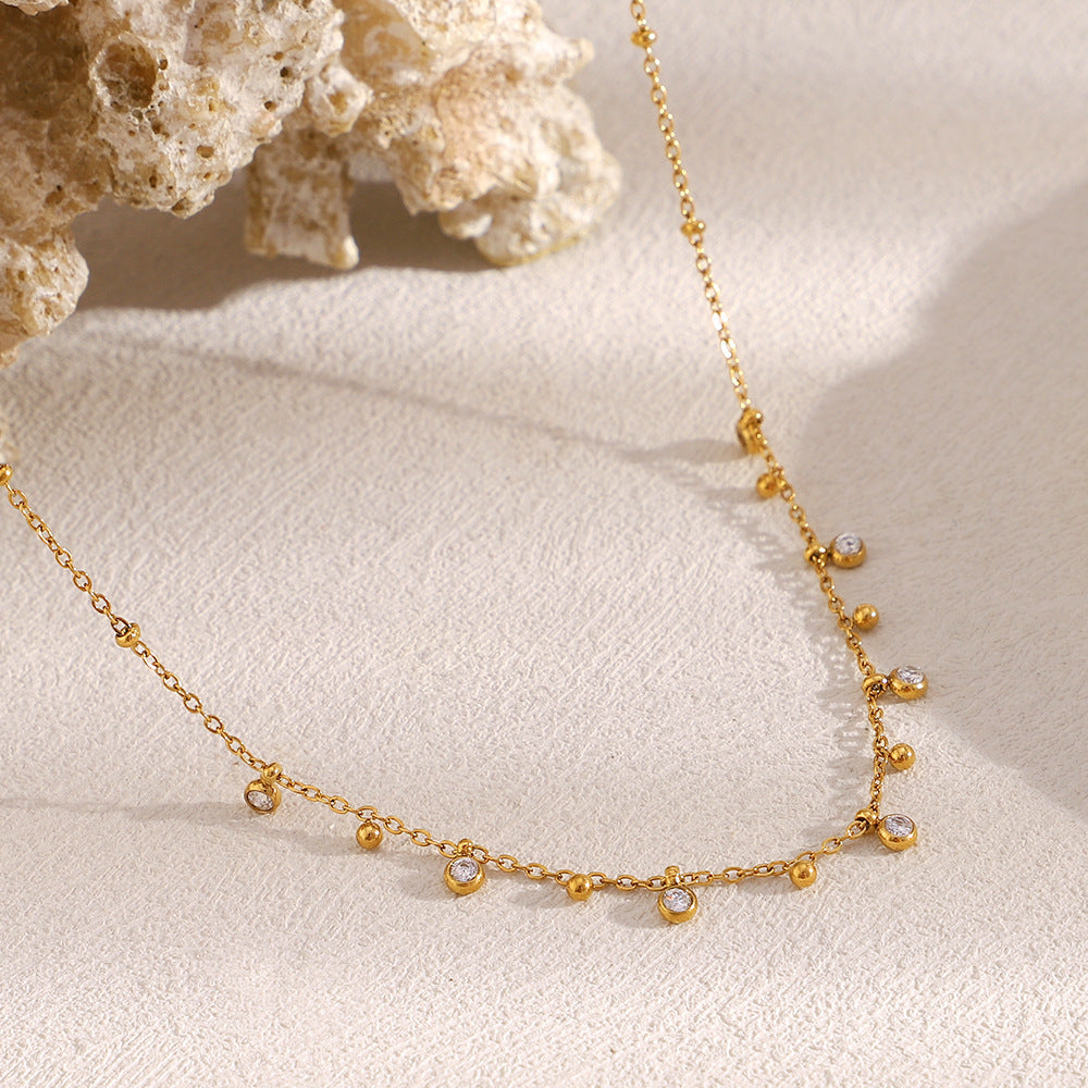 Collana da donna a pendente in zircone placcato in oro 18K in acciaio inossidabile geometrico minimalista a goccia d'acqua con accento di perla