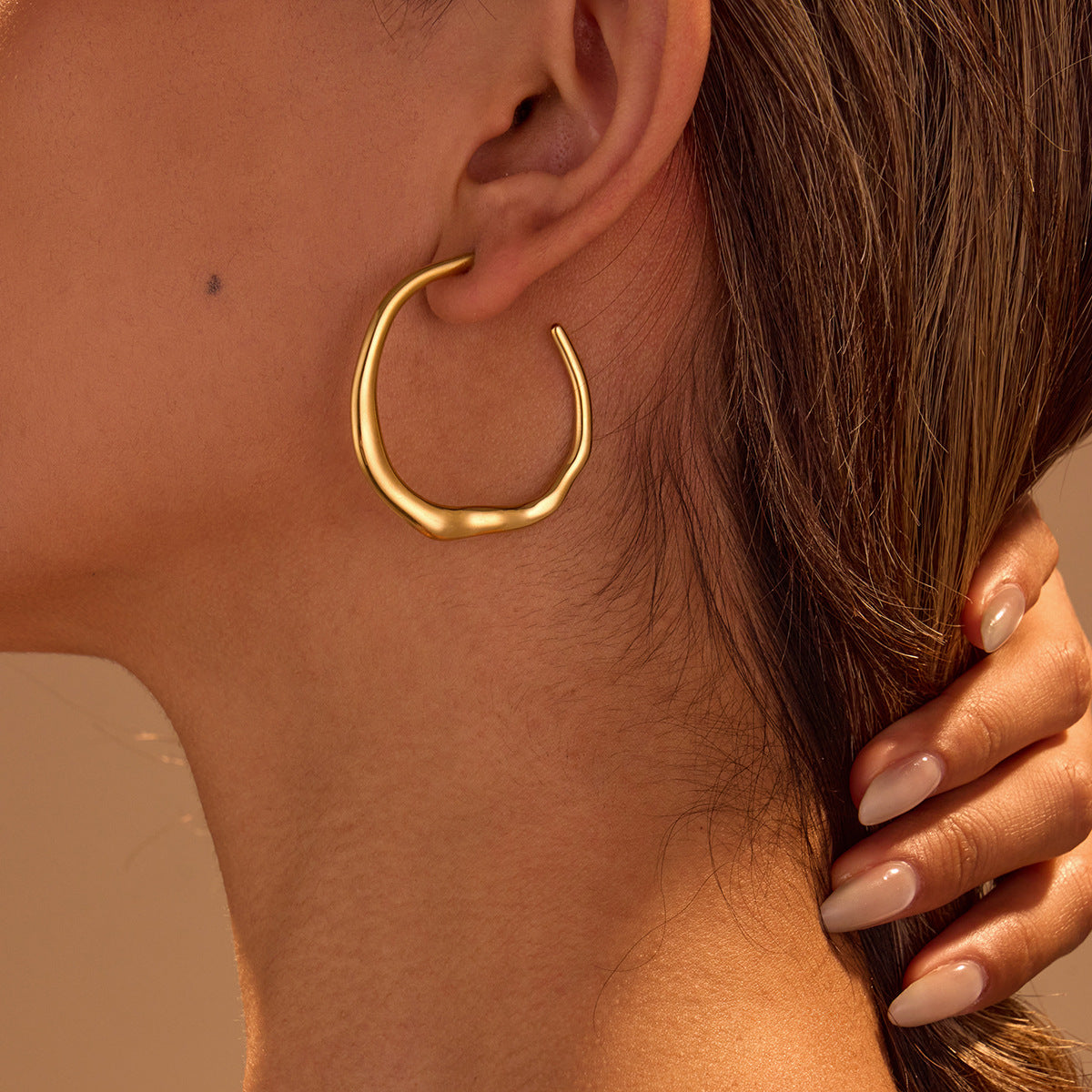 Orecchini a cerchio a C minimalisti geometrici in acciaio inossidabile con placcatura in oro 18 carati da donna