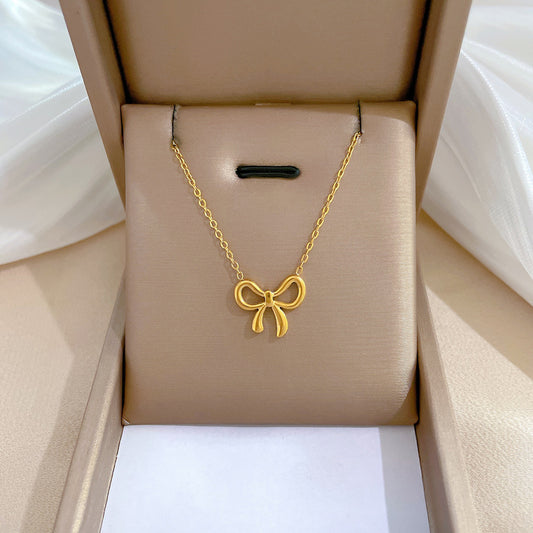 Collana con Pendente Floreale a Farfalla Minimalista in Acciaio Inossidabile Placcato Titanio