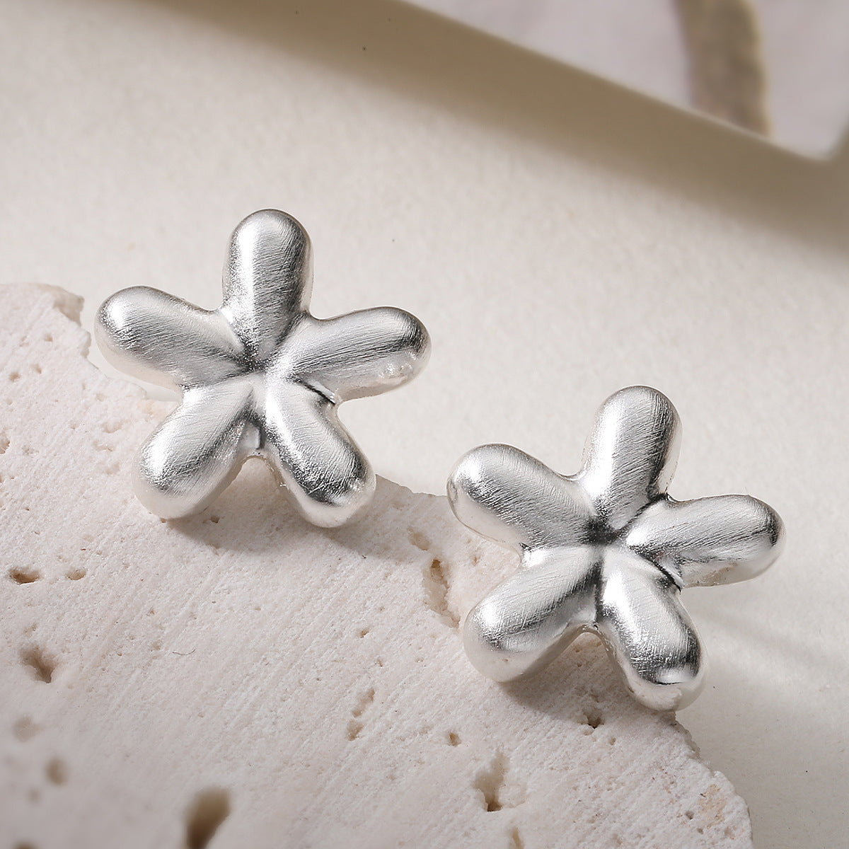 Elegant 18K Gold Plated Brushed Brass Floral Geometric Stud Earrings for Women