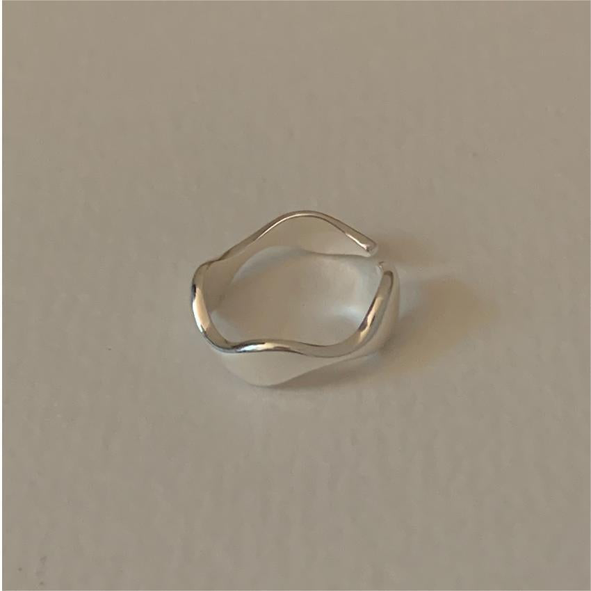 Minimalist Silver Ring with Geometric Circular Band Design for Women S925 Sterling Silver Band Ring