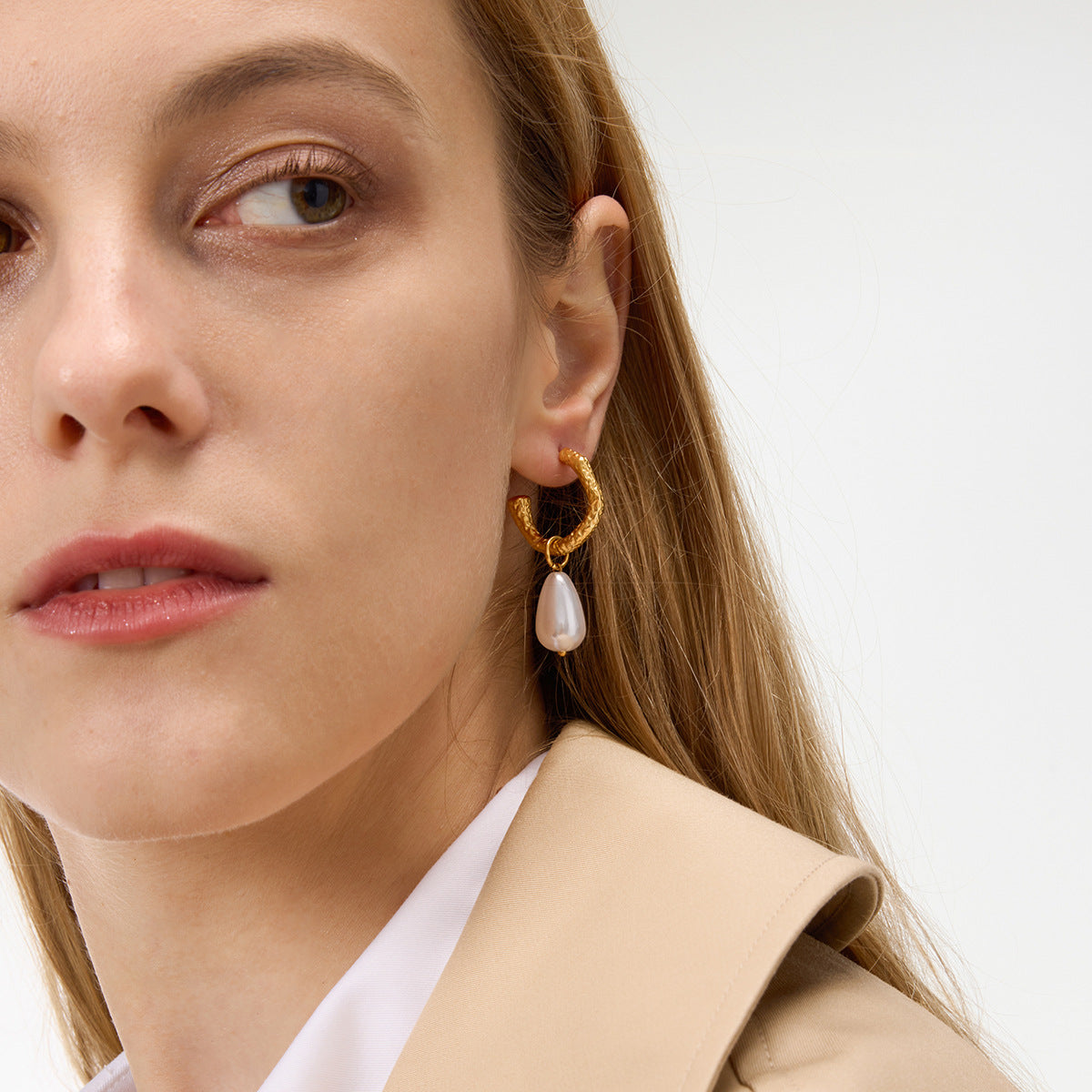 Orecchini a perno geometrici in acciaio inossidabile con finitura placcata per donna, gioielli da orecchio leggeri in stile lussuoso per l'autunno e l'inverno