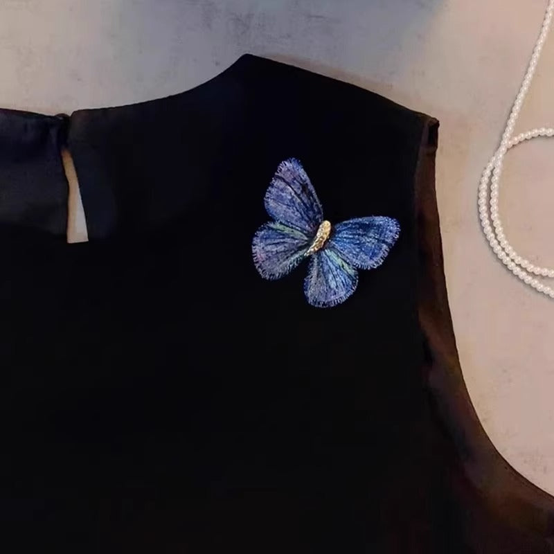 Light Luxury Butterfly Brooch in Embroidered Fabric for Women, Elegant and Refined Pin Accessory