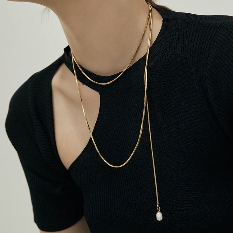 Gargantilla minimalista en forma de U de acero inoxidable con cadena de serpiente para mujer con colgante de nácar, acabado chapado, collar largo listo para combinar