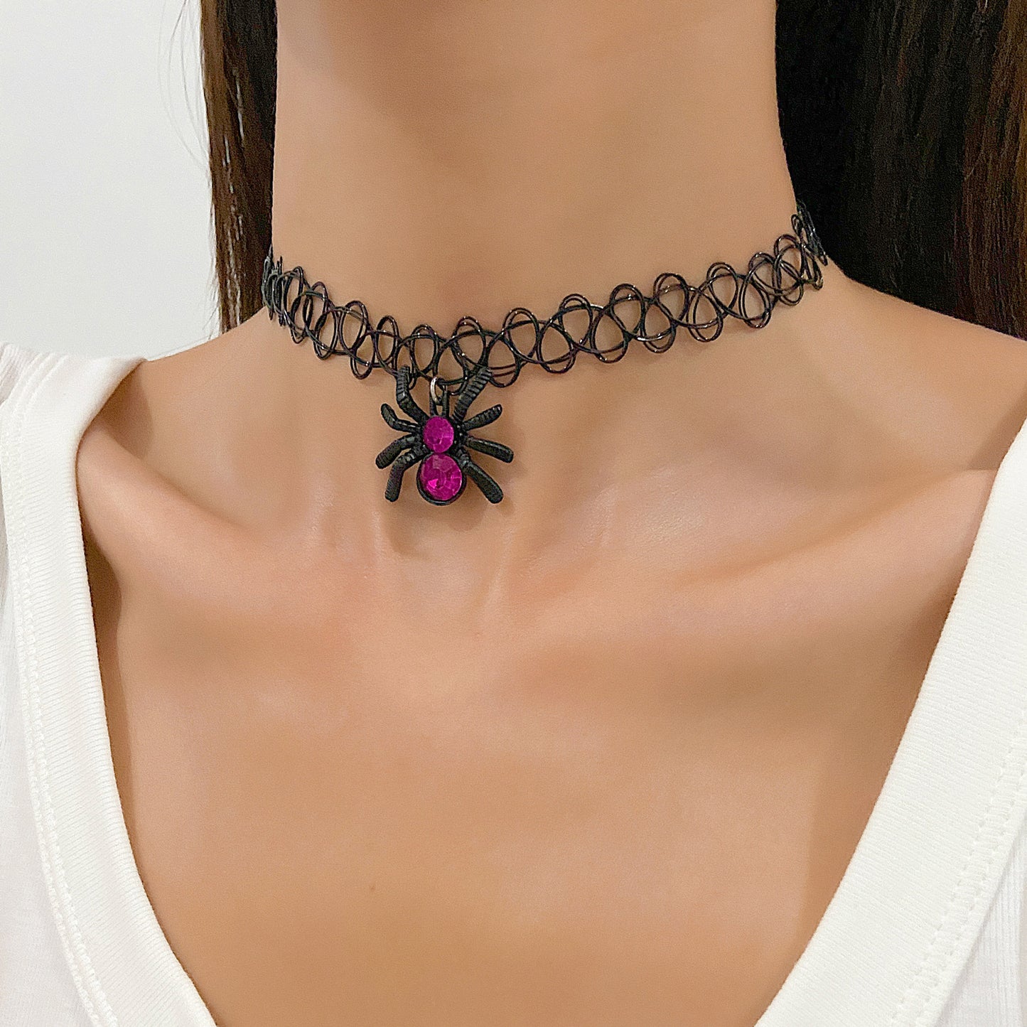 Collar de araña vintage para mujer, de aleación con acabado galvanizado, cadena estilo gargantilla con medallón
