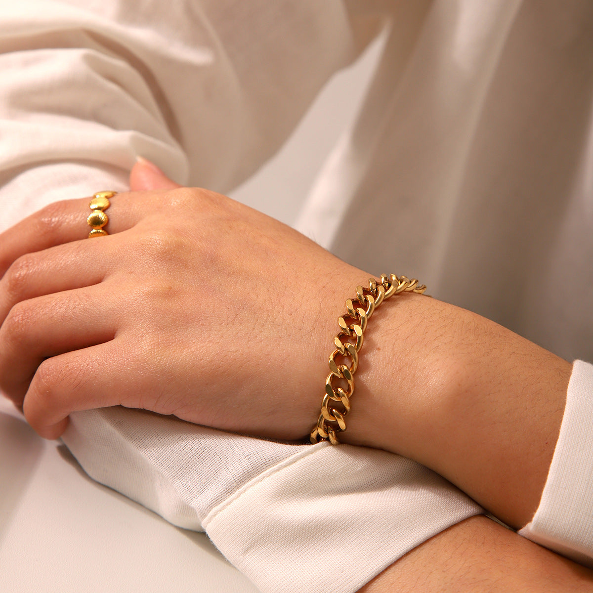 Minimalist 18K Gold Plated Stainless Steel OT Clasp Round Cuban Chain Bracelet for Women