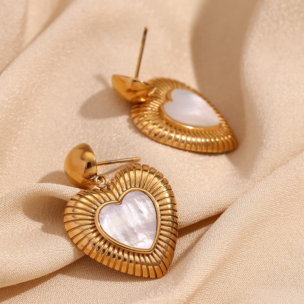 Orecchini a Cuore in Acciaio Inossidabile Stile Vintage con Placcatura Oro 18K e Lucentezza Ispirata alla Conchiglia da Donna
