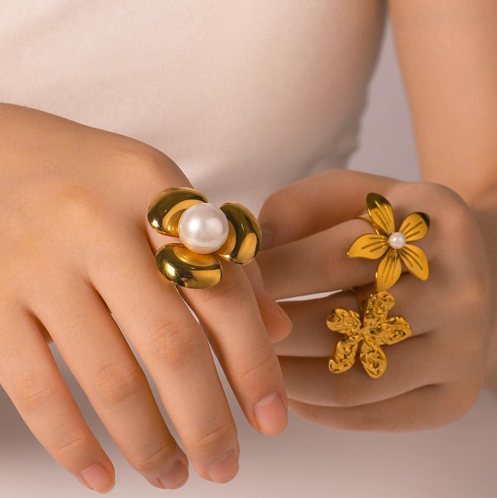 Anello in Acciaio Inox con Motivo Floreale Geometrico Stile INS, con Placcatura in Oro Sottovuoto, per Uomo e Donna
