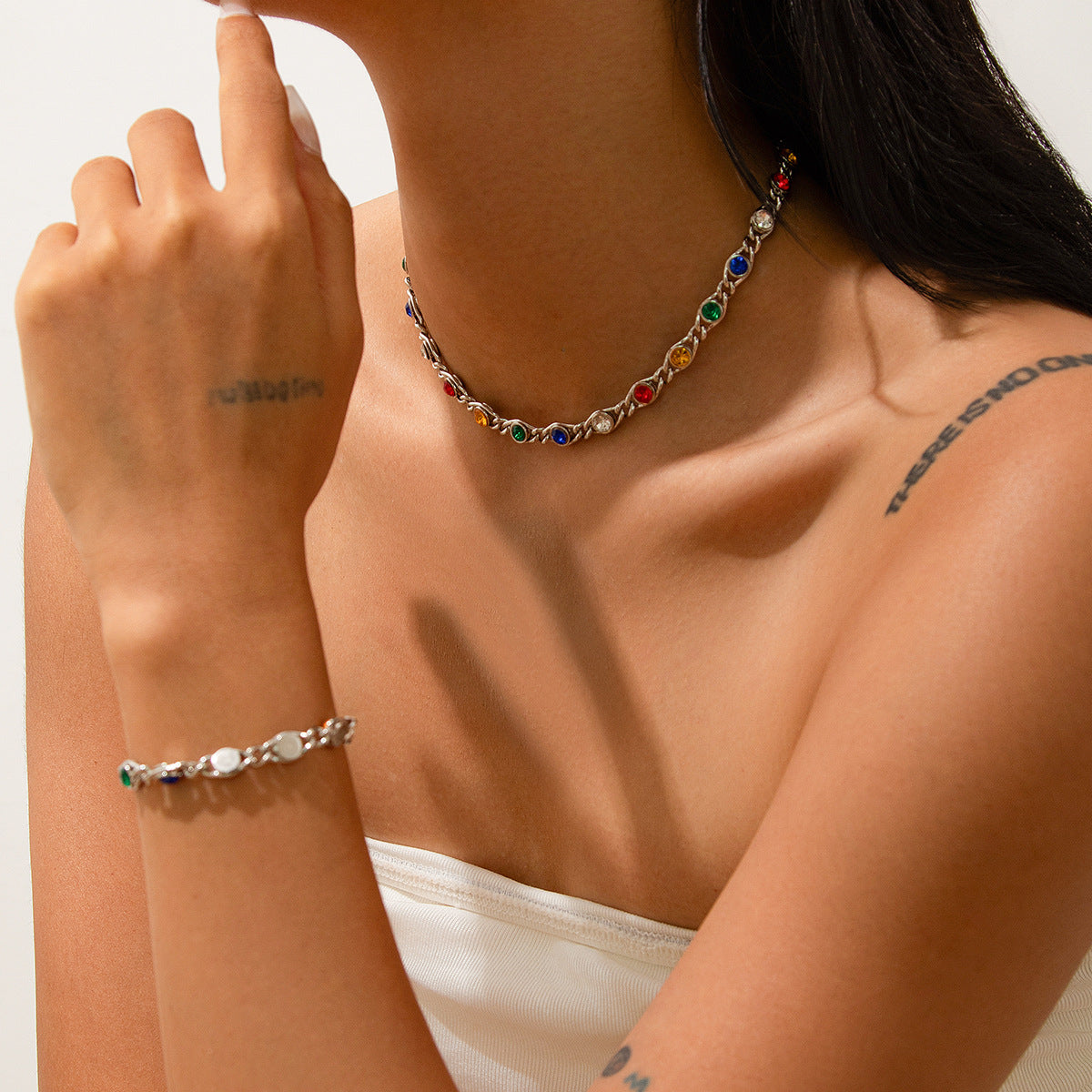 Collar con colgante de diamantes de imitación geométrico, dulce y atrevido, minimalista para mujer, con dije de aleación chapado y cadena entrelazada