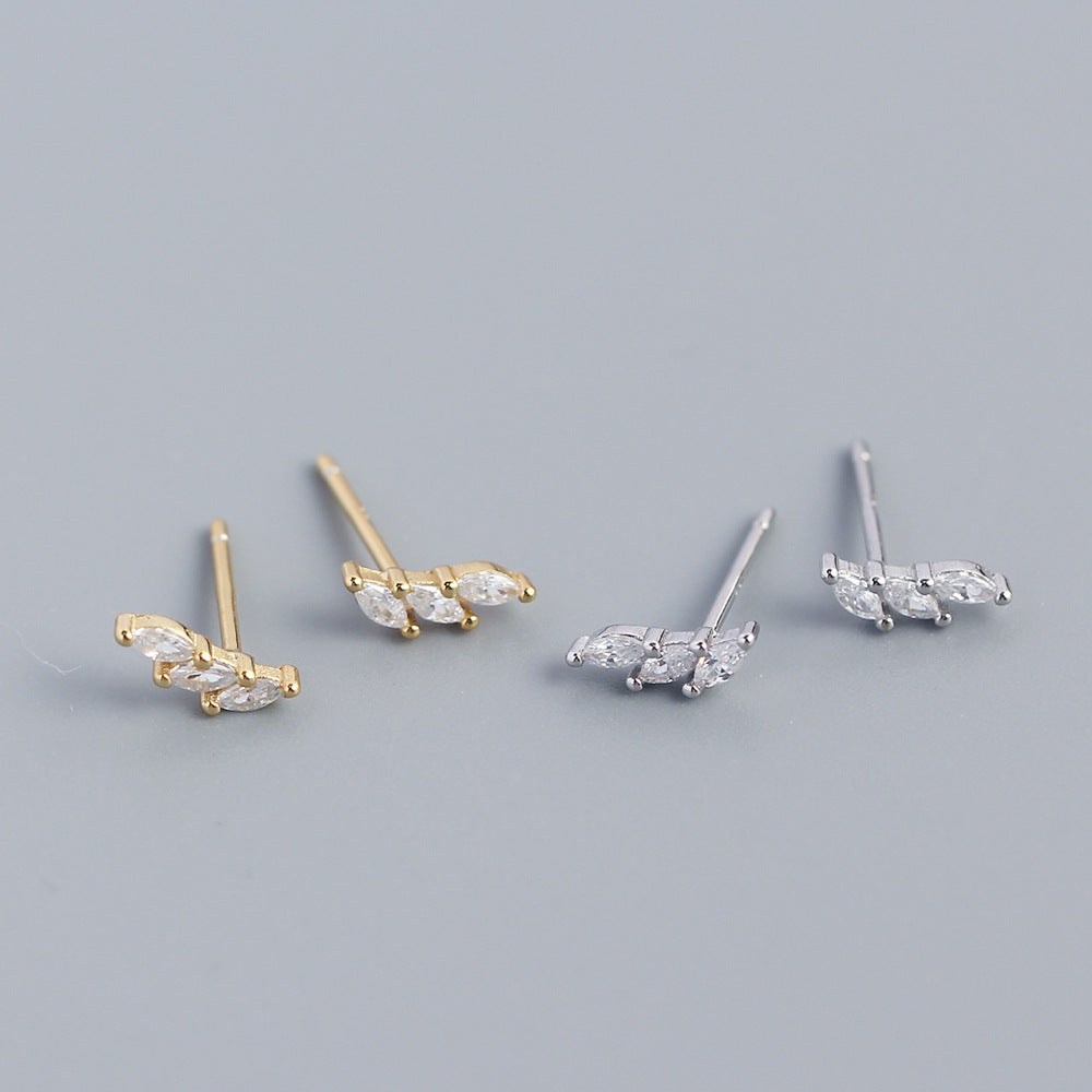 Orecchini Minimalisti in Argento Sterling 925 con Intarsio Geometrico di Zirconi Cubici