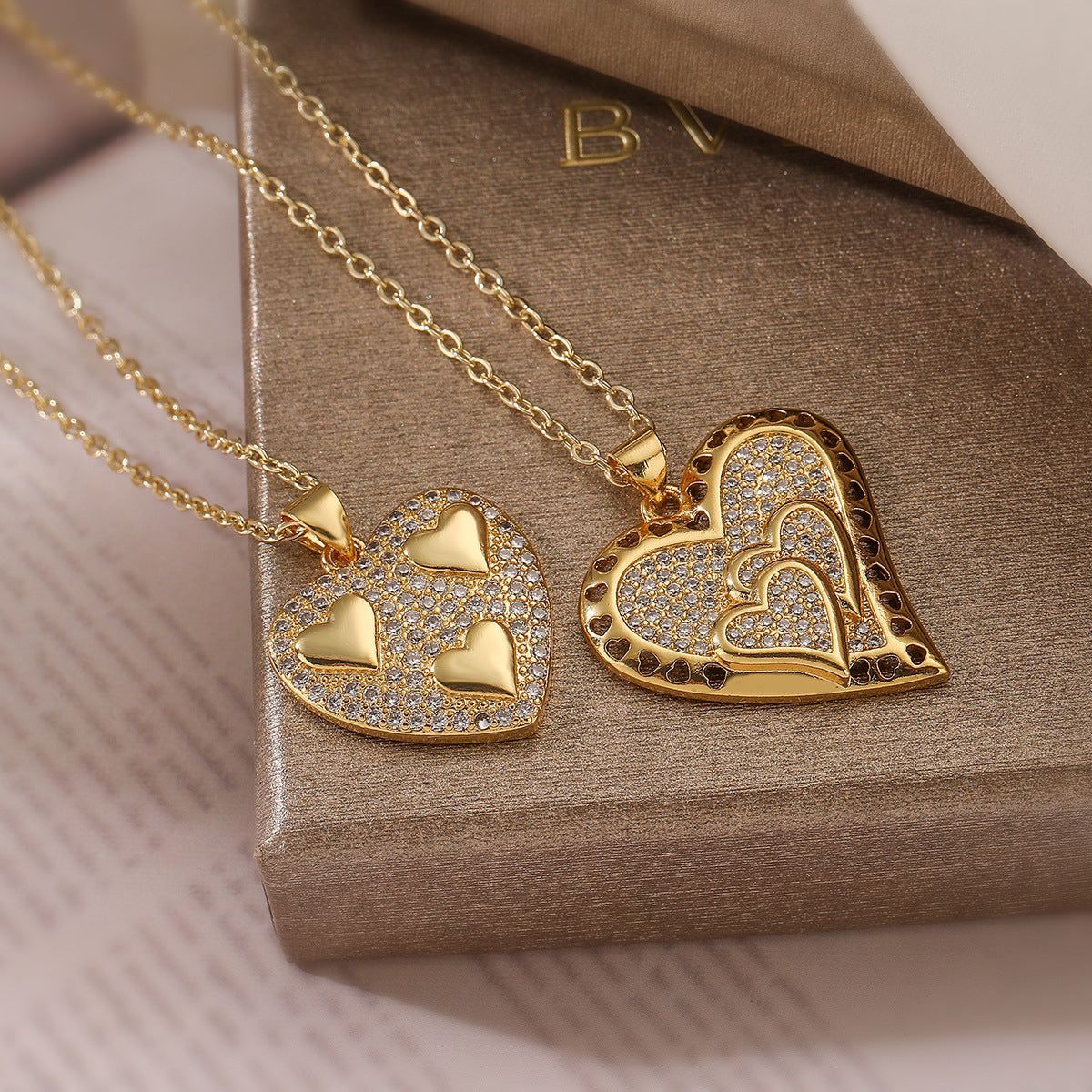 Minimalist Heart-Shaped Copper Pendant Necklace with 18K Gold Plating and Zircon Accents for Women