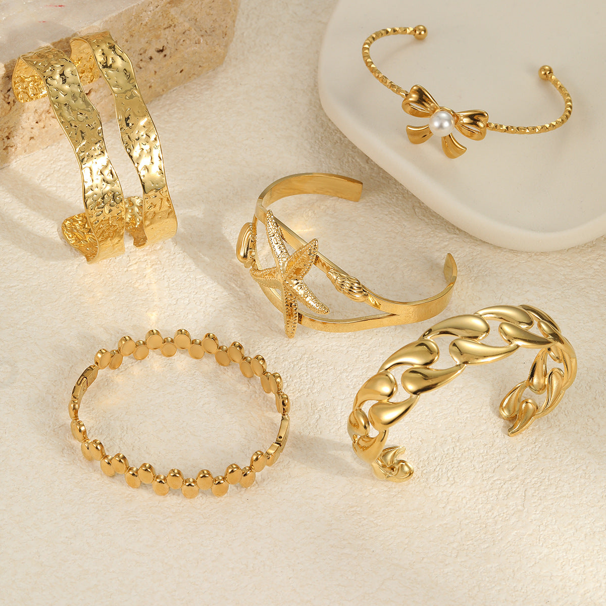 Bracciale Minimalista in Acciaio Inossidabile con Fiocco e Goccia, Placcato Oro 18K, Gioiello da Donna Elegante Stile Ufficio