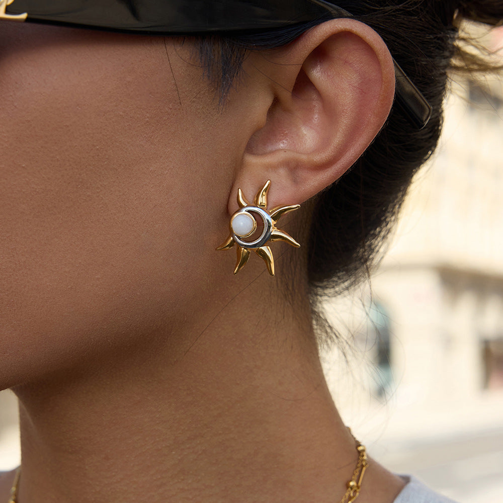 Pendientes de tuerca de acero de titanio con forma de sol geométrico con acabado chapado para mujer, joyería minimalista a la moda