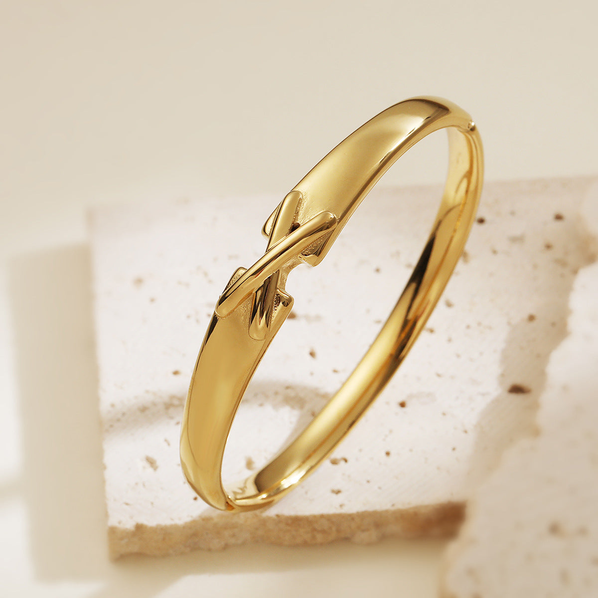 Bracciale da donna in acciaio inossidabile placcato oro 18 carati con forma irregolare minimalista