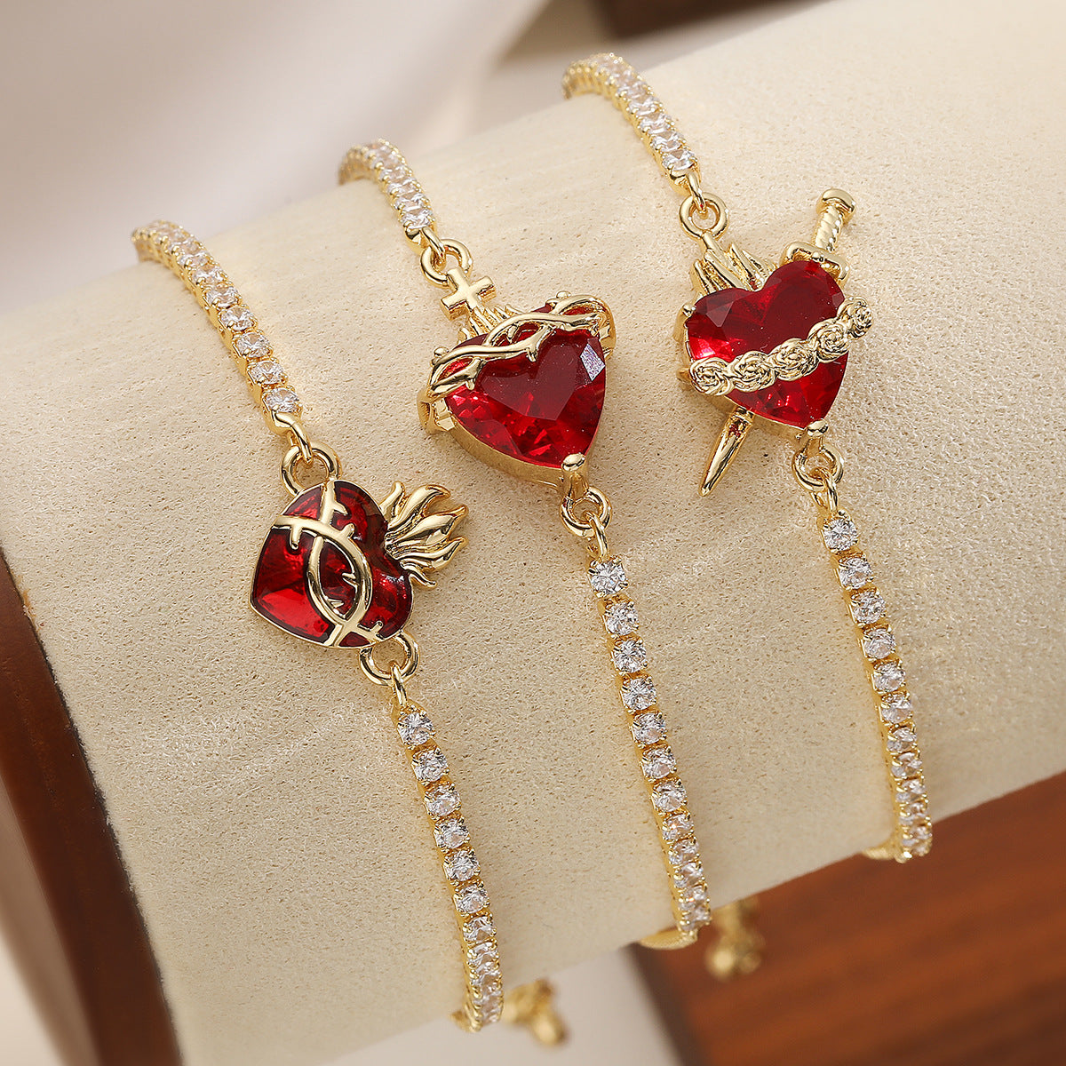 Luxury Minimalist 18K Gold Plated Brass Heart Geometric Cubic Zirconia Inlay Bracelet for Women