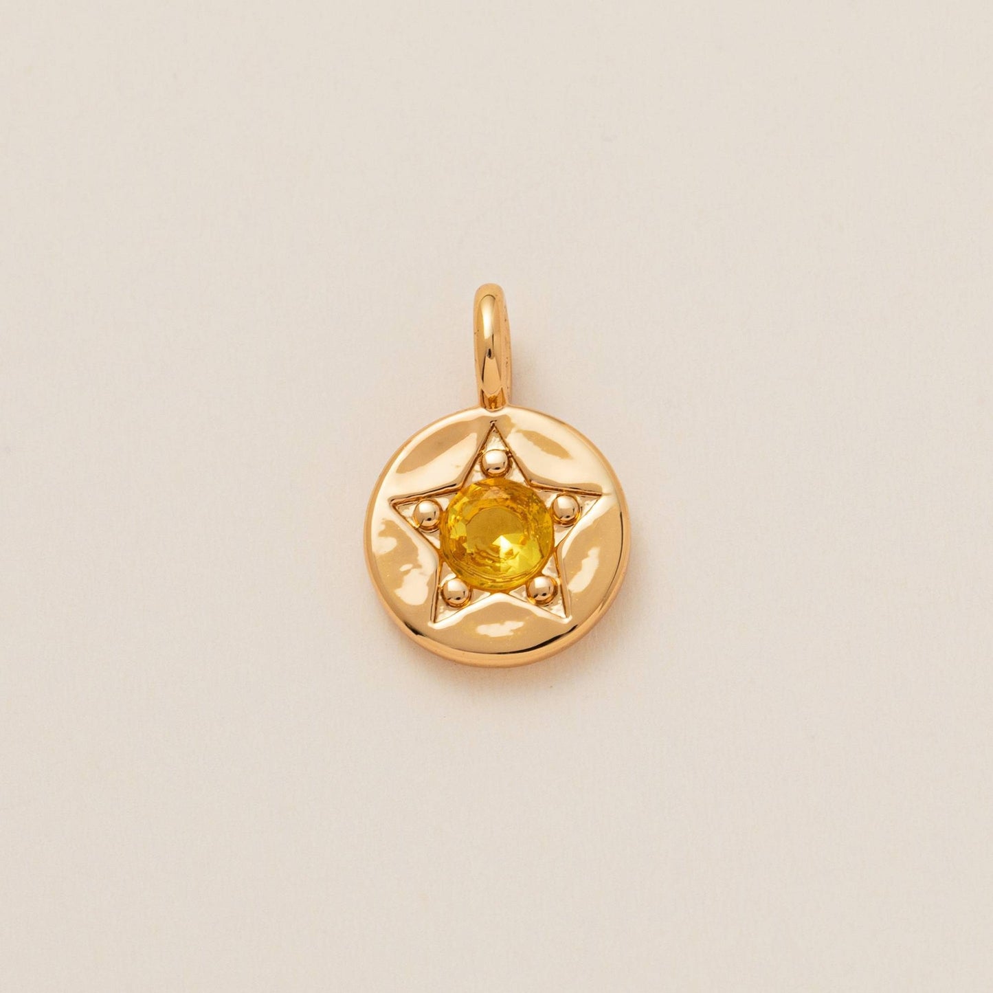 Ciondolo Minimalista placcato oro in ottone a forma di cuore con strass e barretta quadrata