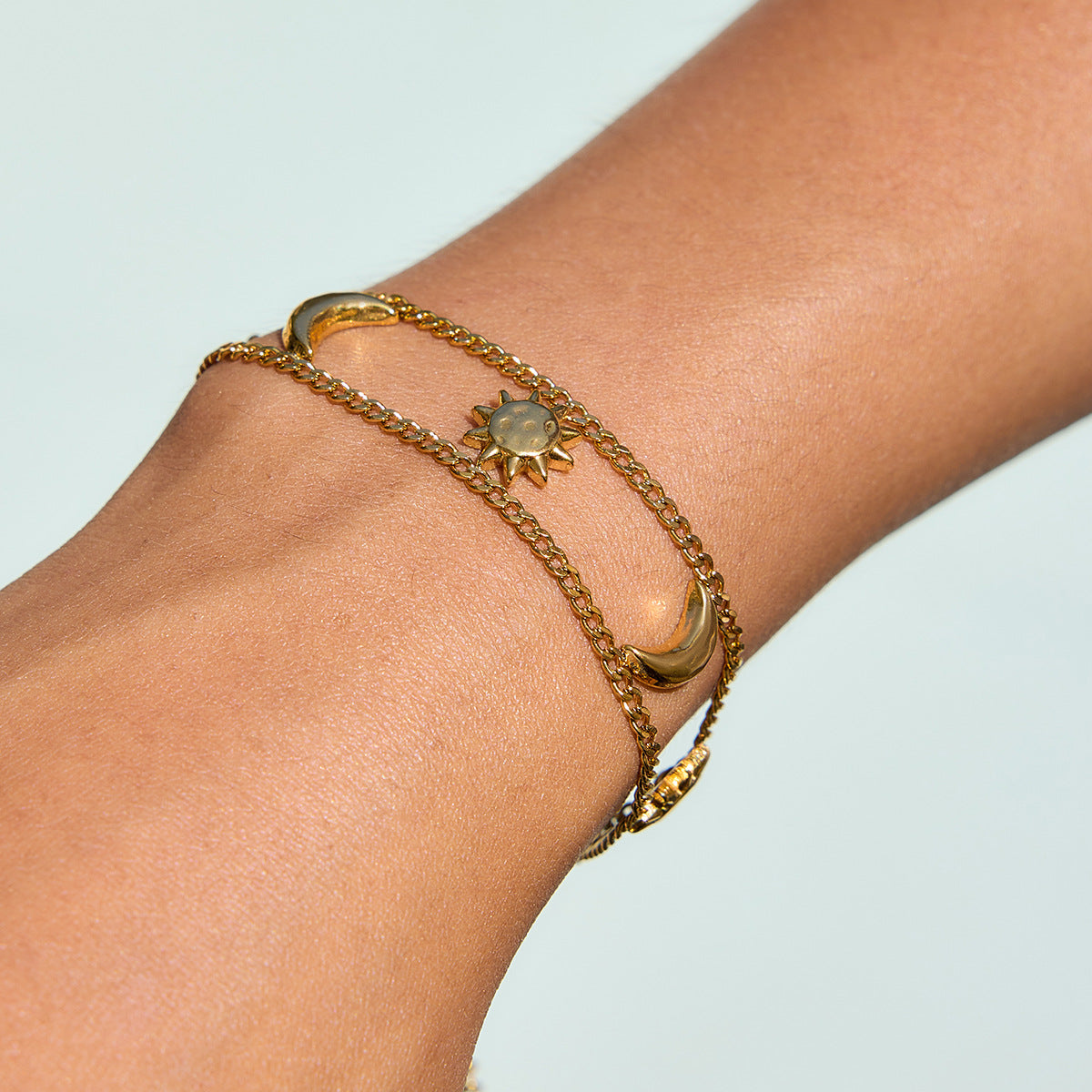Bracciale minimalista a stella geometrica in acciaio inossidabile da donna con finitura galvanica, gioiello di lusso ipoallergenico e resistente allo sbiadimento