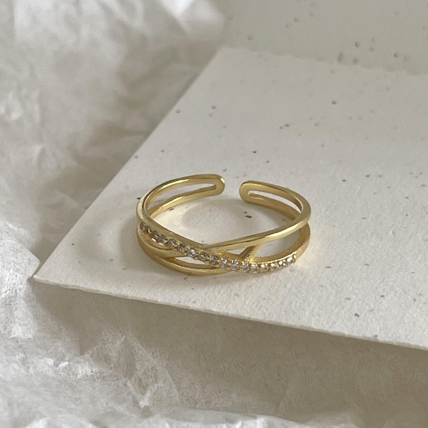 Anillo Minimalista de Plata de Ley 925 con Forma de Corazón y Detalles de Circonita para Mujer